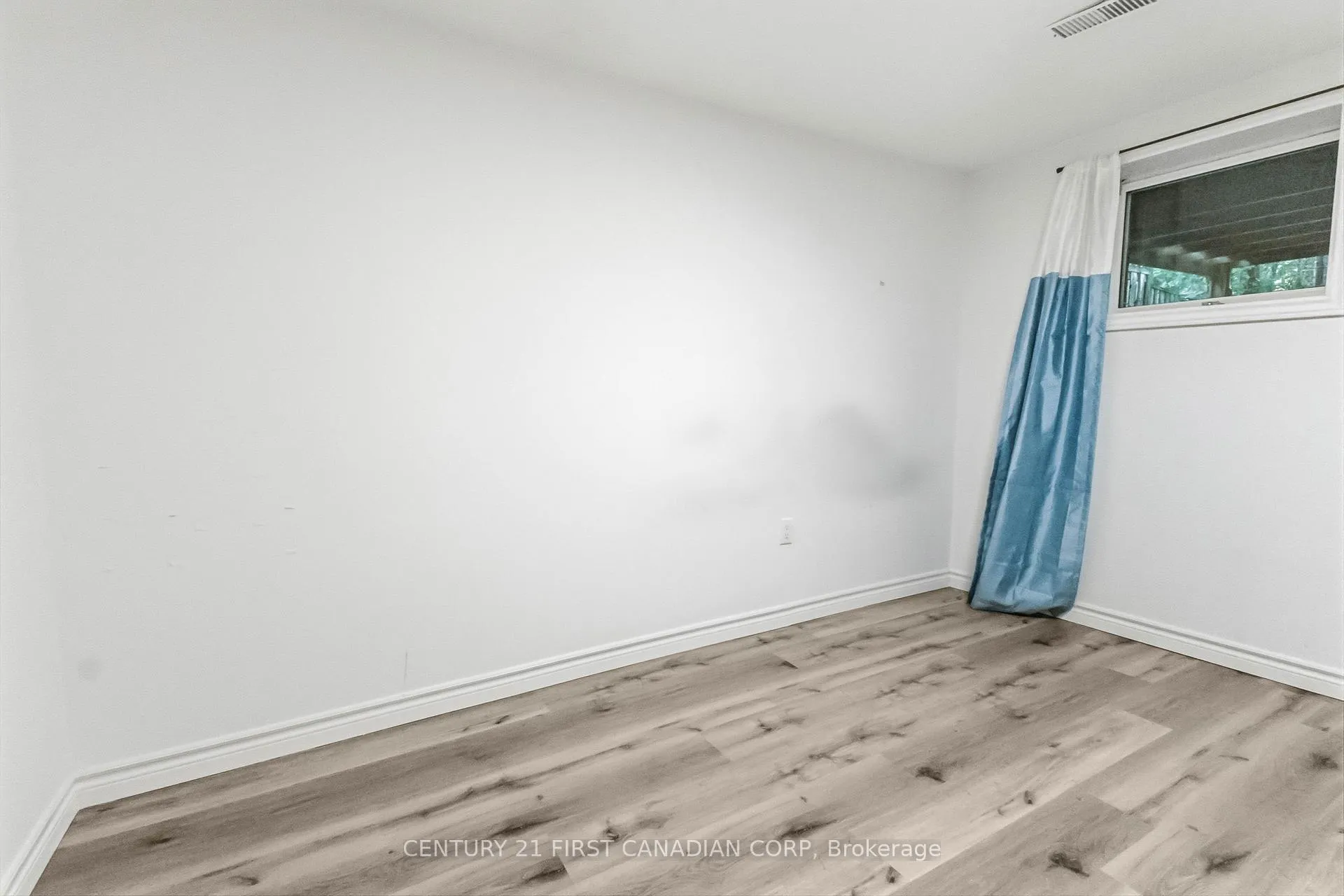 Photo 20 of 215 Bernard Avenue, London, East B — HOMEH