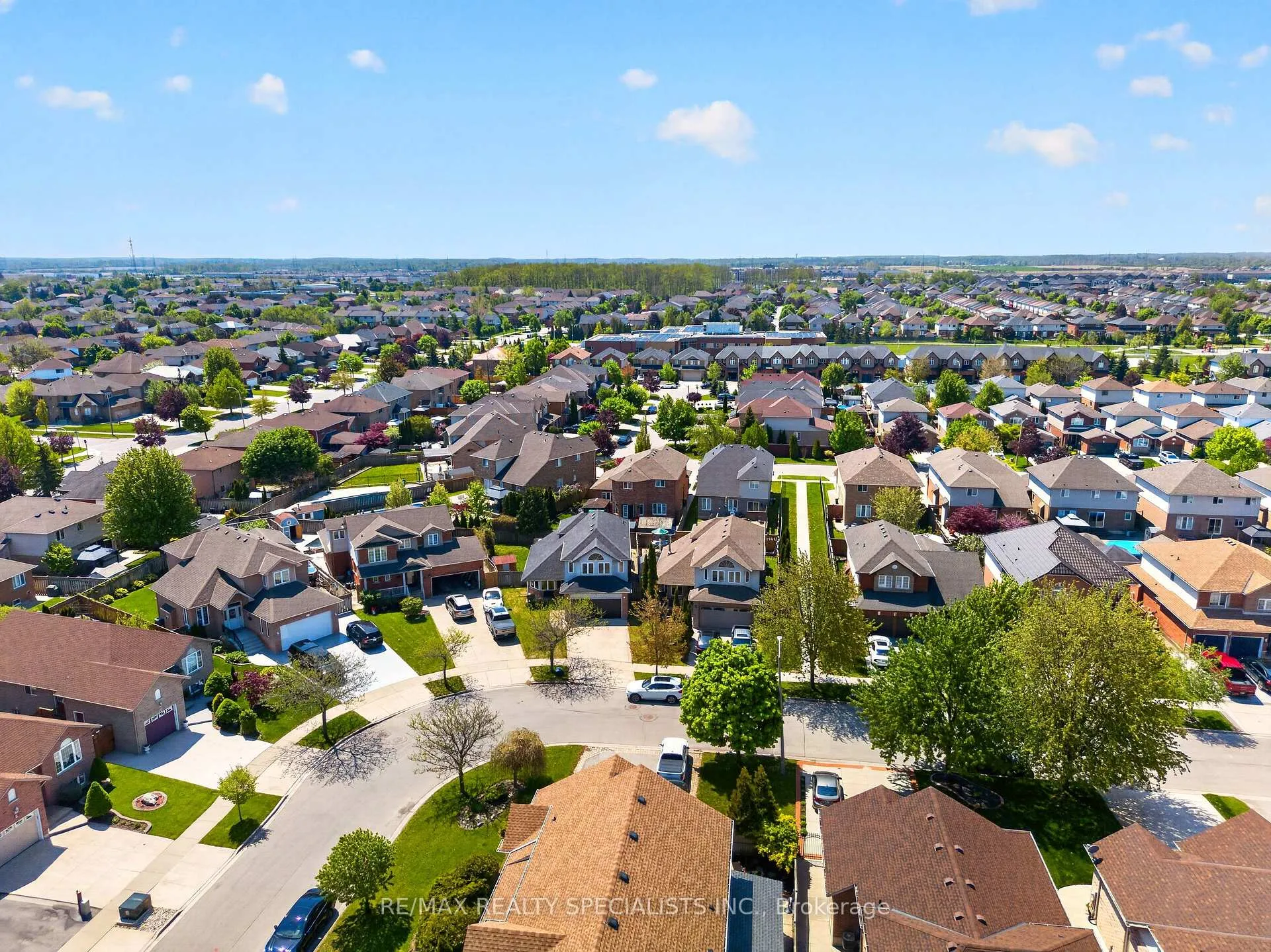 Photo 1 of 19 Sidney Crescent, Hamilton, Stoney Creek Mountain — HOMEH
