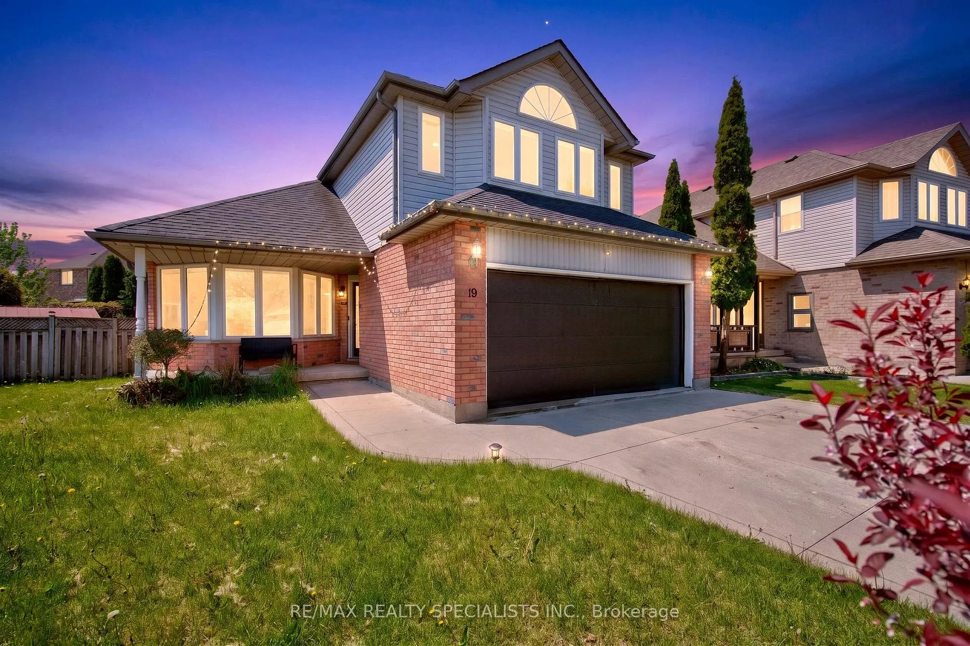 Photo 4 of 19 Sidney Crescent, Hamilton, Stoney Creek Mountain — HOMEH