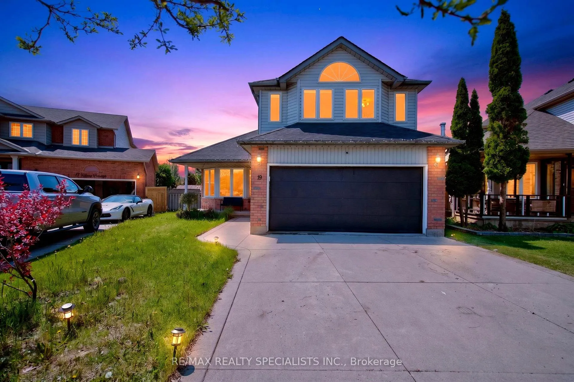 Photo 5 of 19 Sidney Crescent, Hamilton, Stoney Creek Mountain — HOMEH