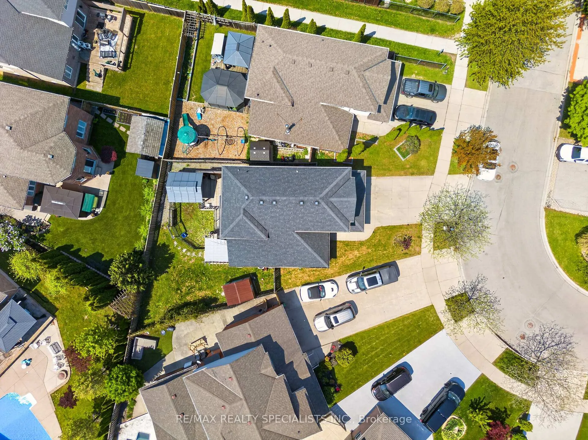 Photo 6 of 19 Sidney Crescent, Hamilton, Stoney Creek Mountain — HOMEH