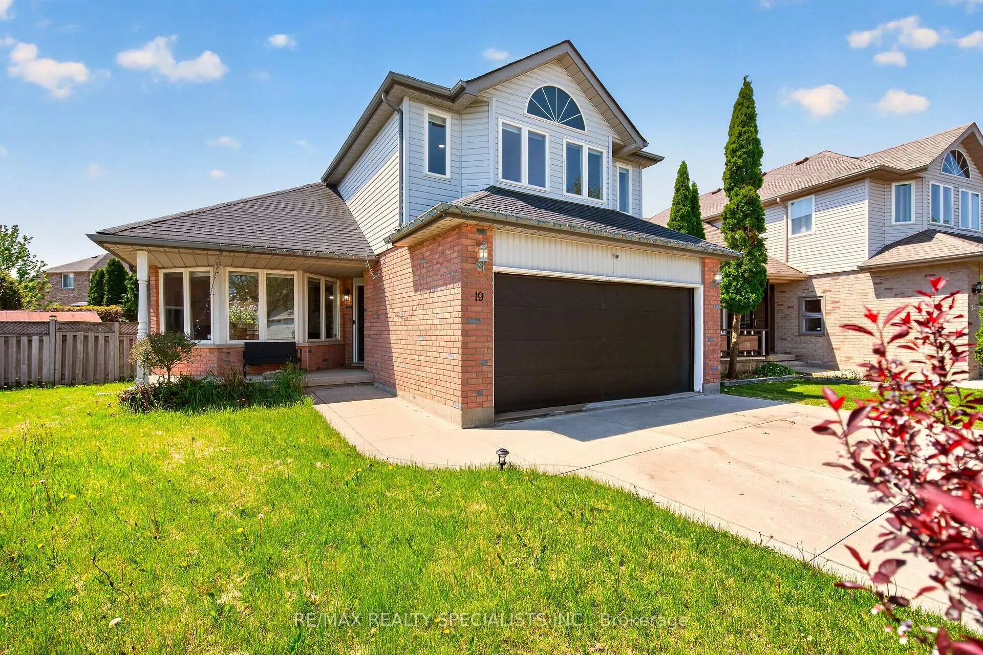Photo 8 of 19 Sidney Crescent, Hamilton, Stoney Creek Mountain — HOMEH