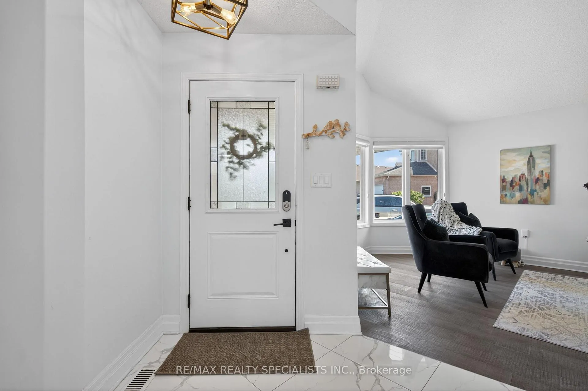 Photo 9 of 19 Sidney Crescent, Hamilton, Stoney Creek Mountain — HOMEH