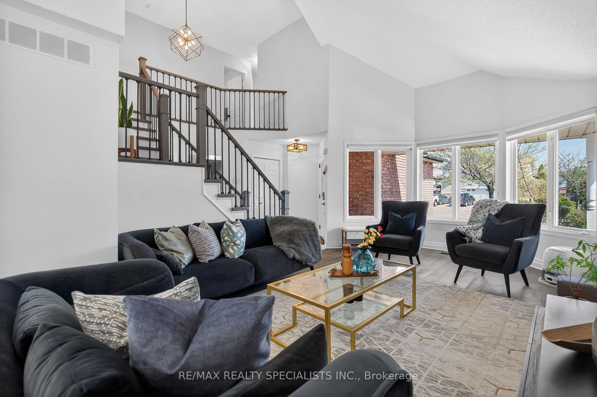 Photo 10 of 19 Sidney Crescent, Hamilton, Stoney Creek Mountain — HOMEH