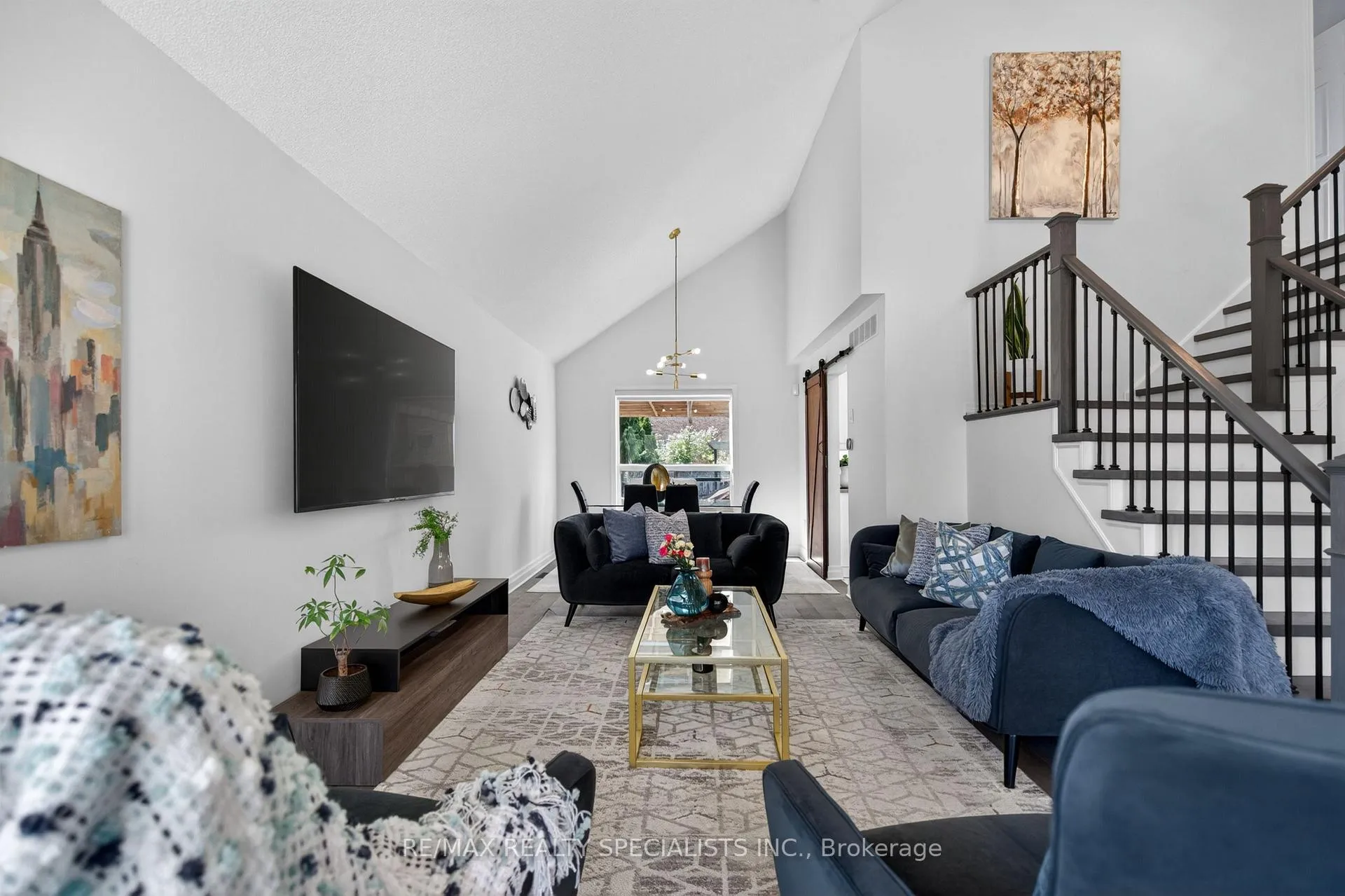 Photo 11 of 19 Sidney Crescent, Hamilton, Stoney Creek Mountain — HOMEH