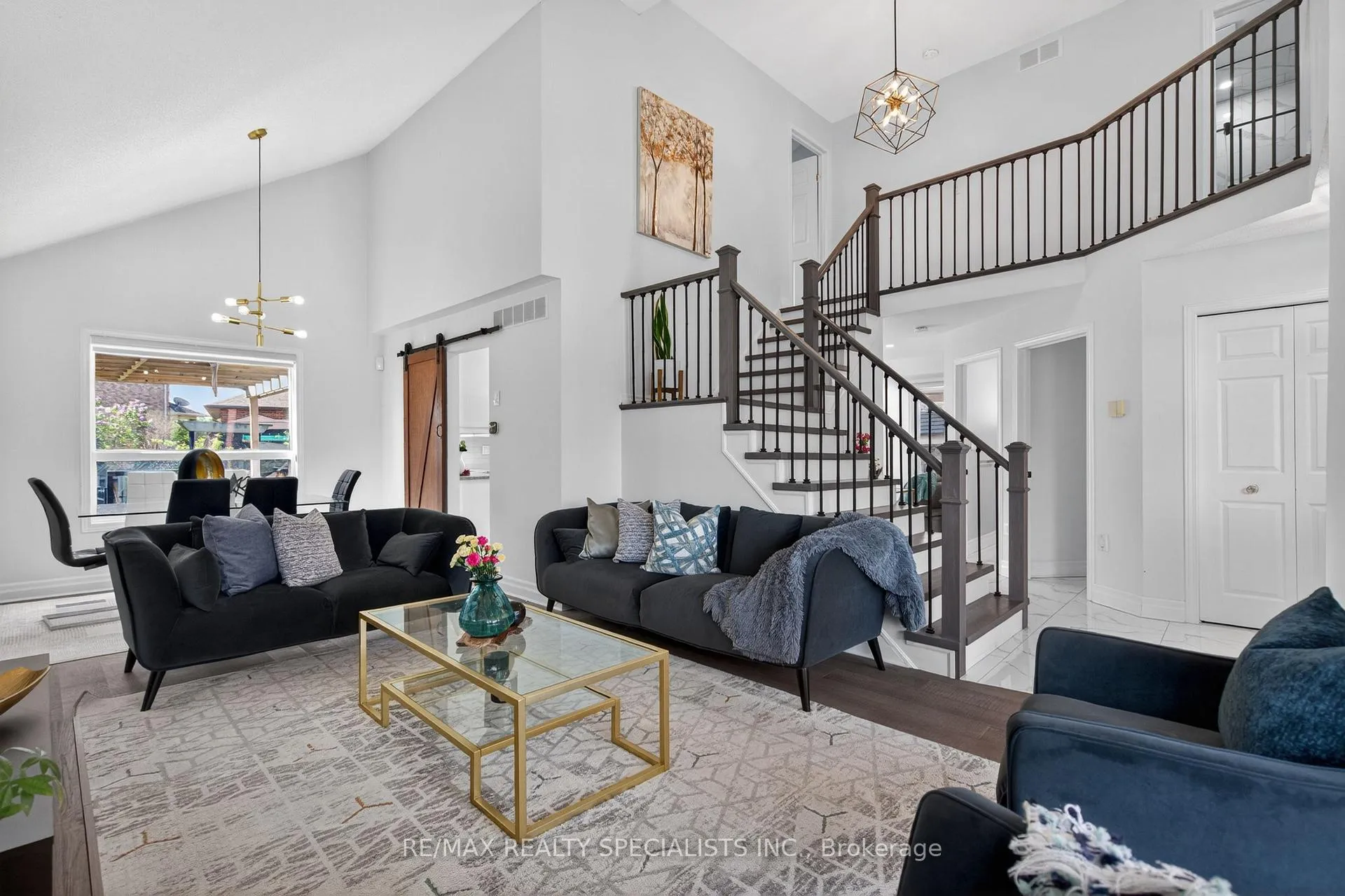 Photo 12 of 19 Sidney Crescent, Hamilton, Stoney Creek Mountain — HOMEH