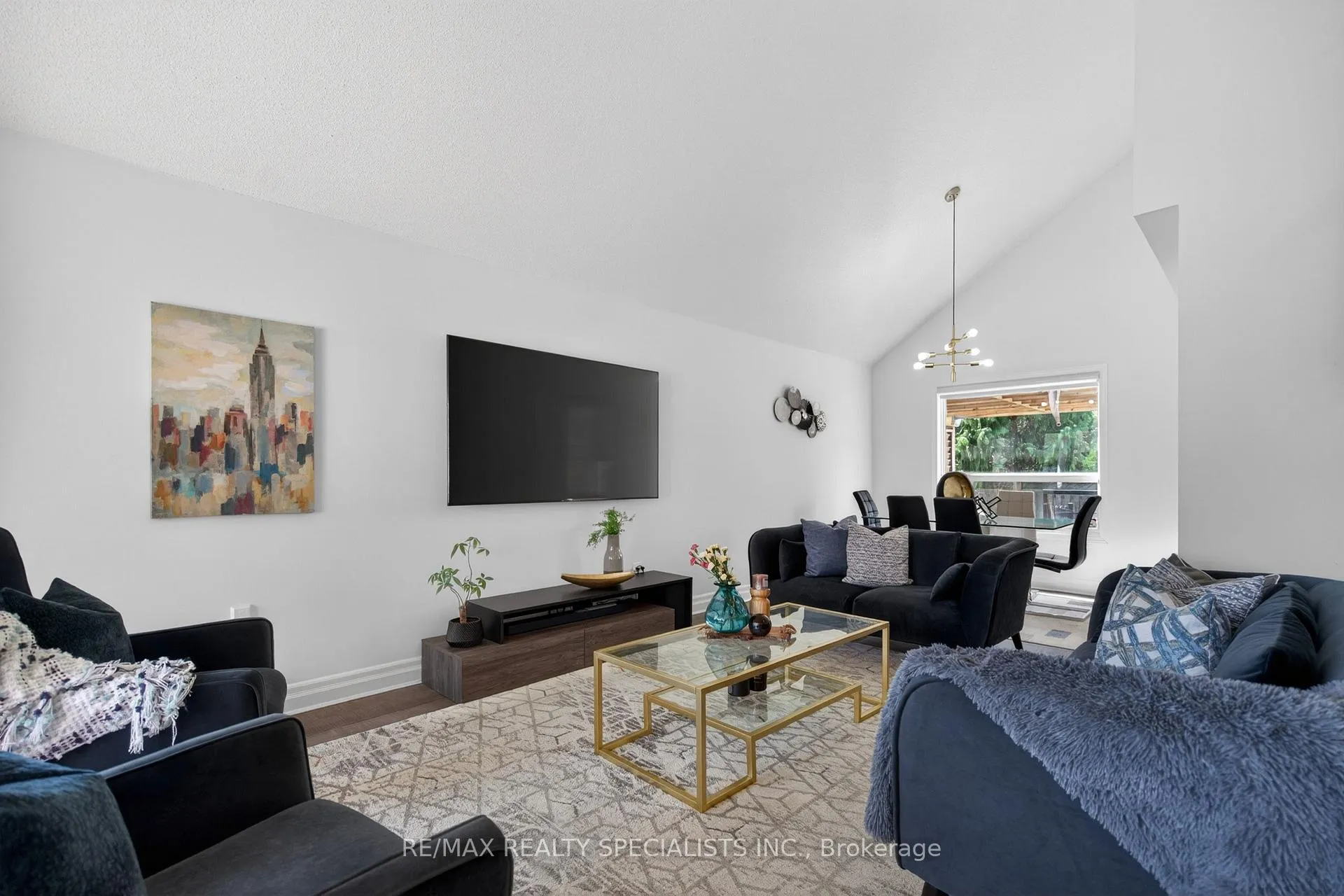 Photo 13 of 19 Sidney Crescent, Hamilton, Stoney Creek Mountain — HOMEH