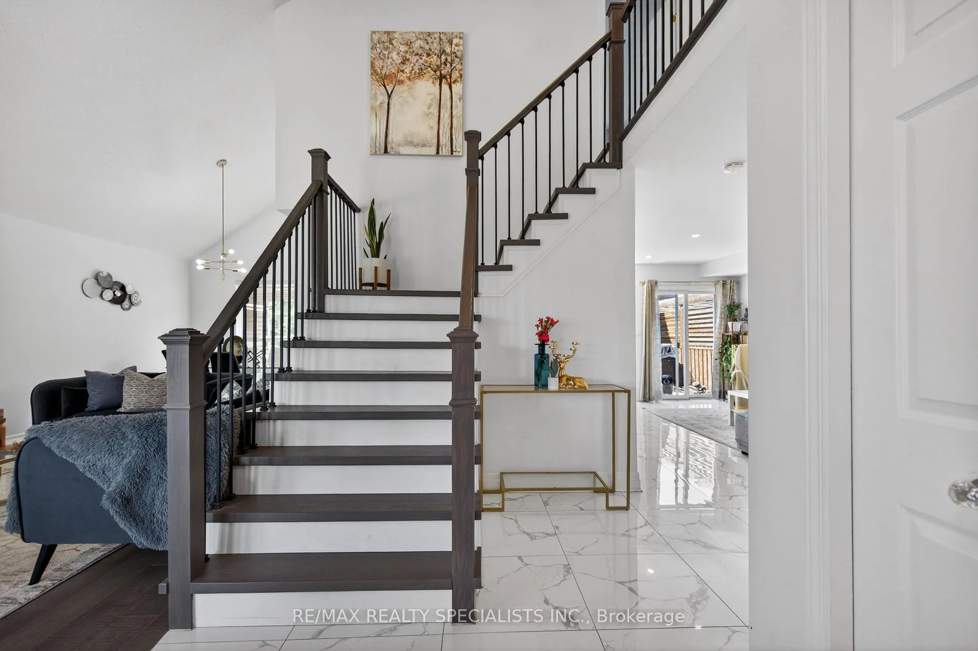 Photo 14 of 19 Sidney Crescent, Hamilton, Stoney Creek Mountain — HOMEH