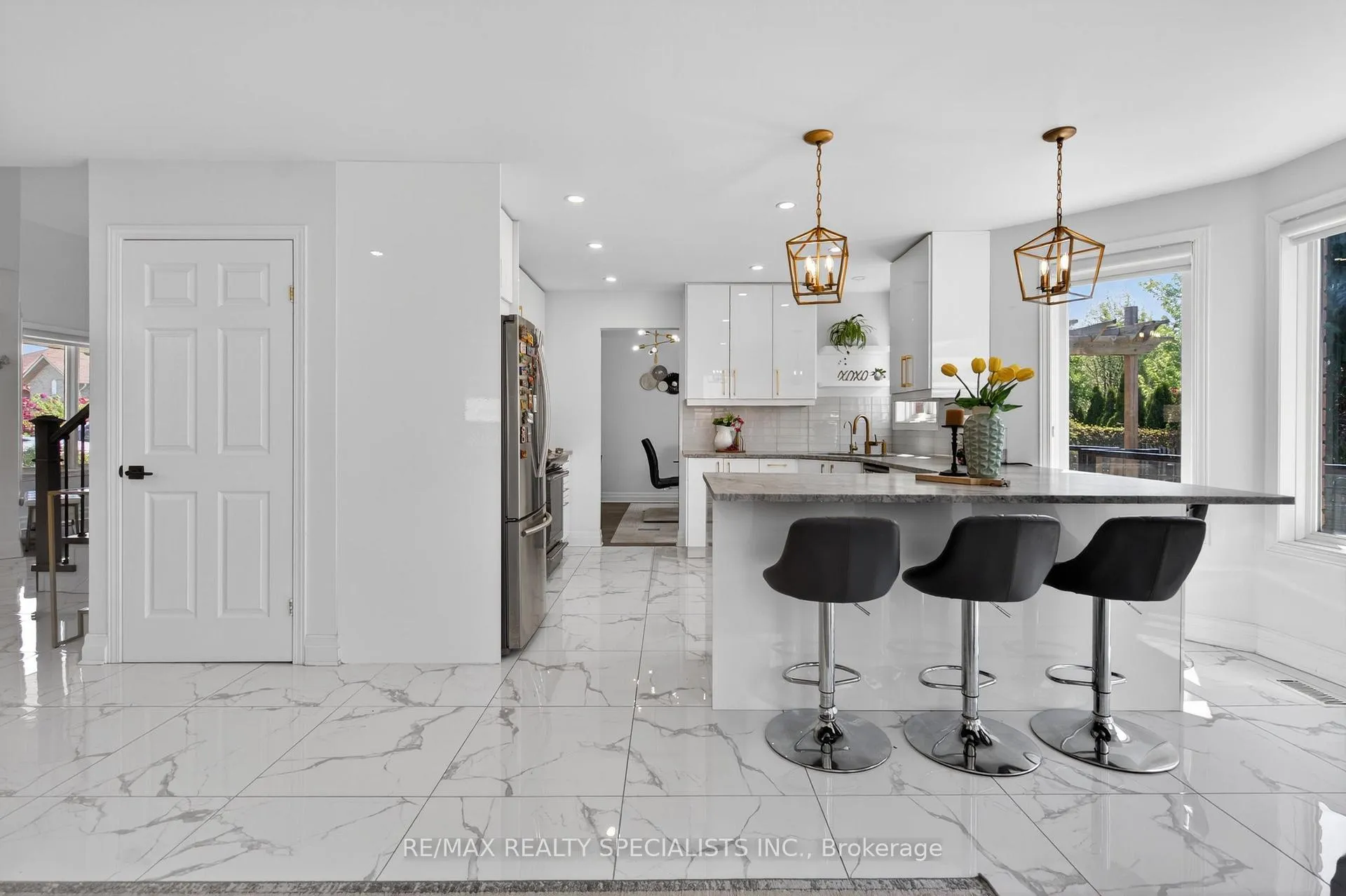 Photo 18 of 19 Sidney Crescent, Hamilton, Stoney Creek Mountain — HOMEH
