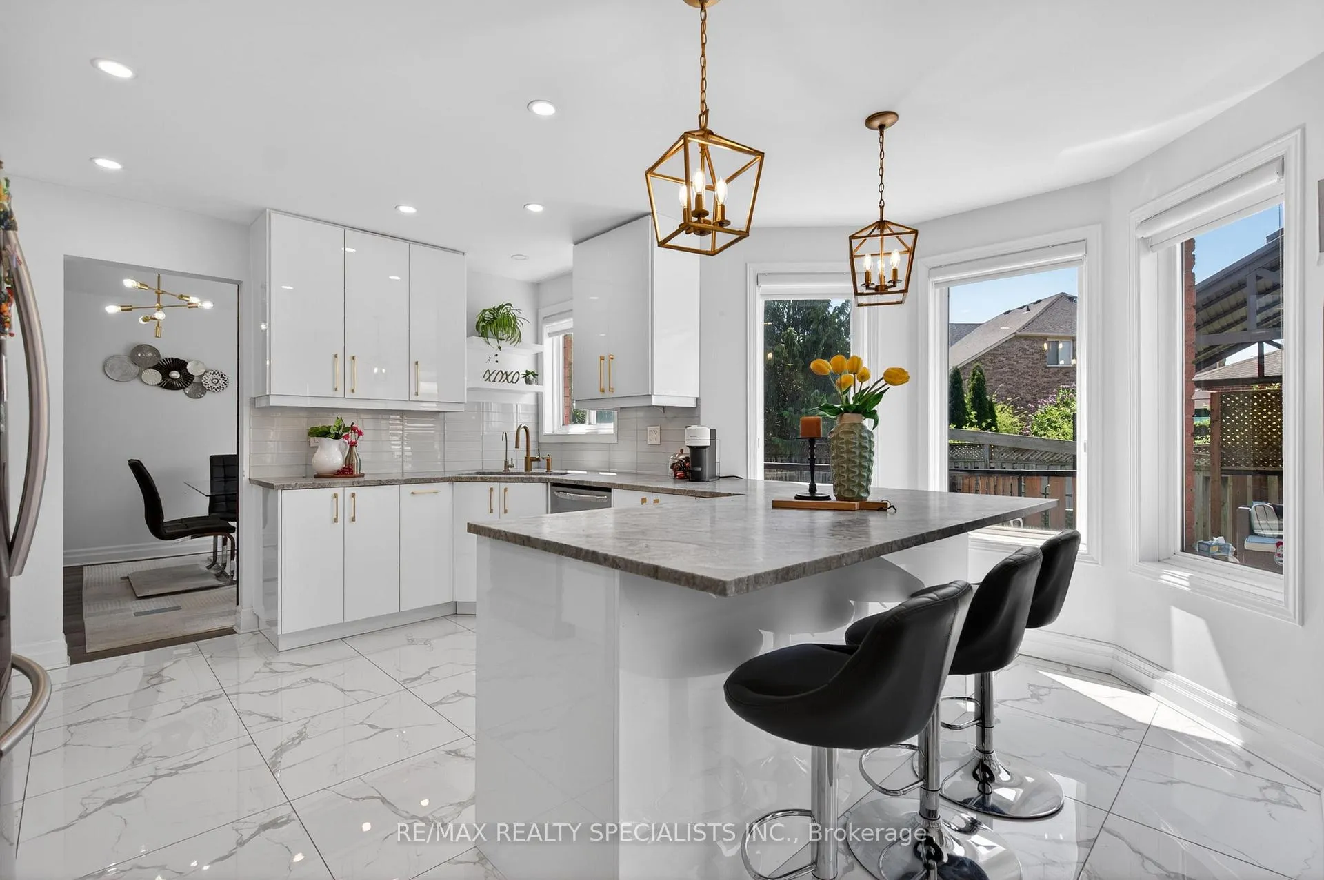 Photo 20 of 19 Sidney Crescent, Hamilton, Stoney Creek Mountain — HOMEH