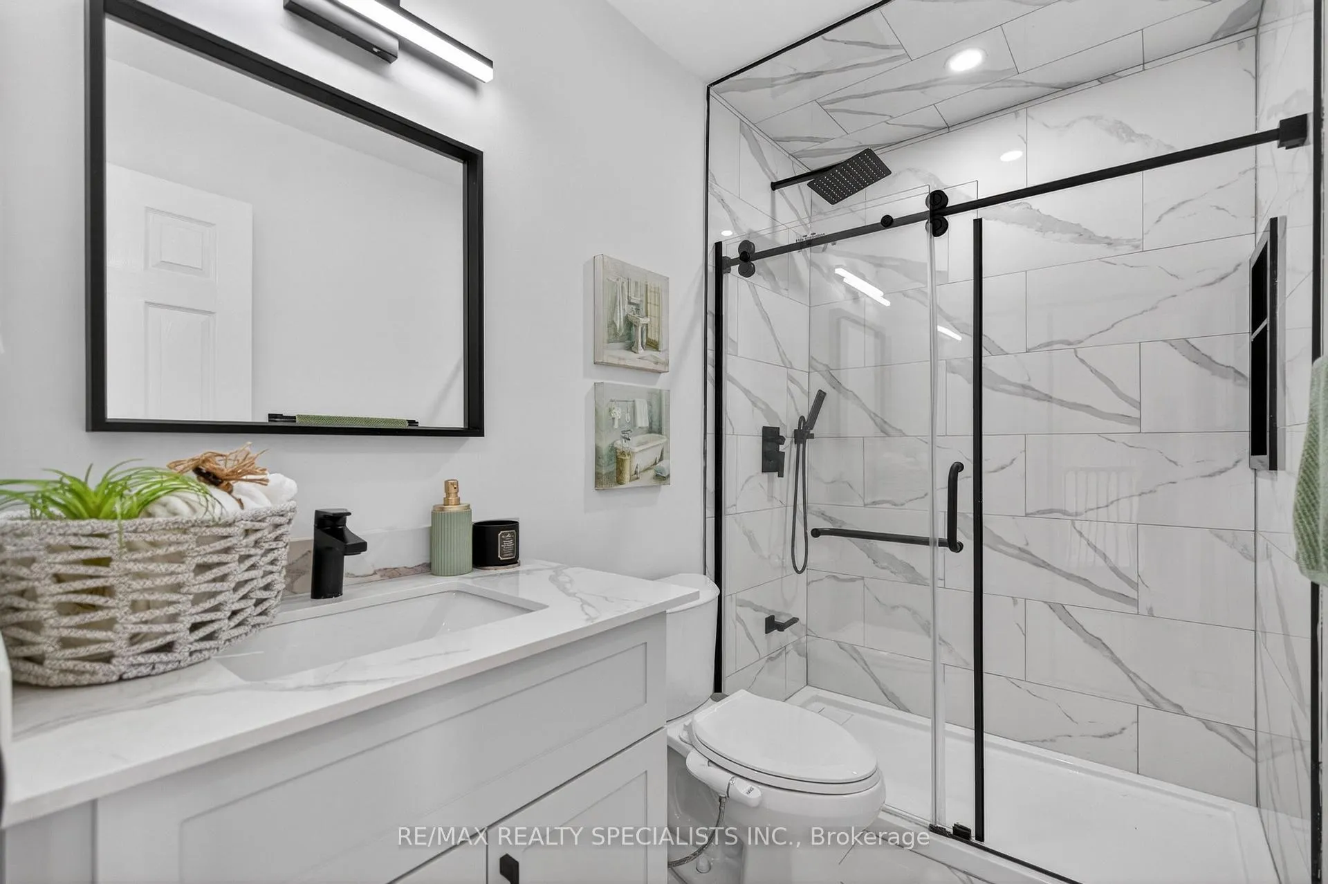 Photo 32 of 19 Sidney Crescent, Hamilton, Stoney Creek Mountain — HOMEH