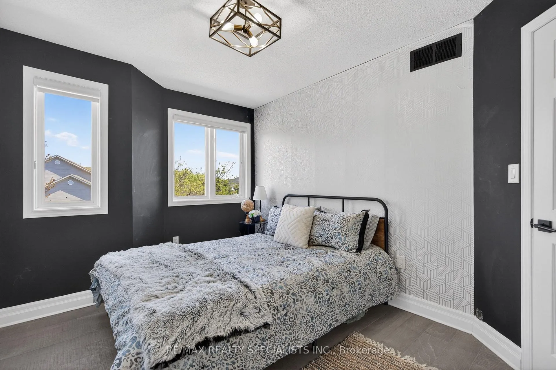 Photo 33 of 19 Sidney Crescent, Hamilton, Stoney Creek Mountain — HOMEH