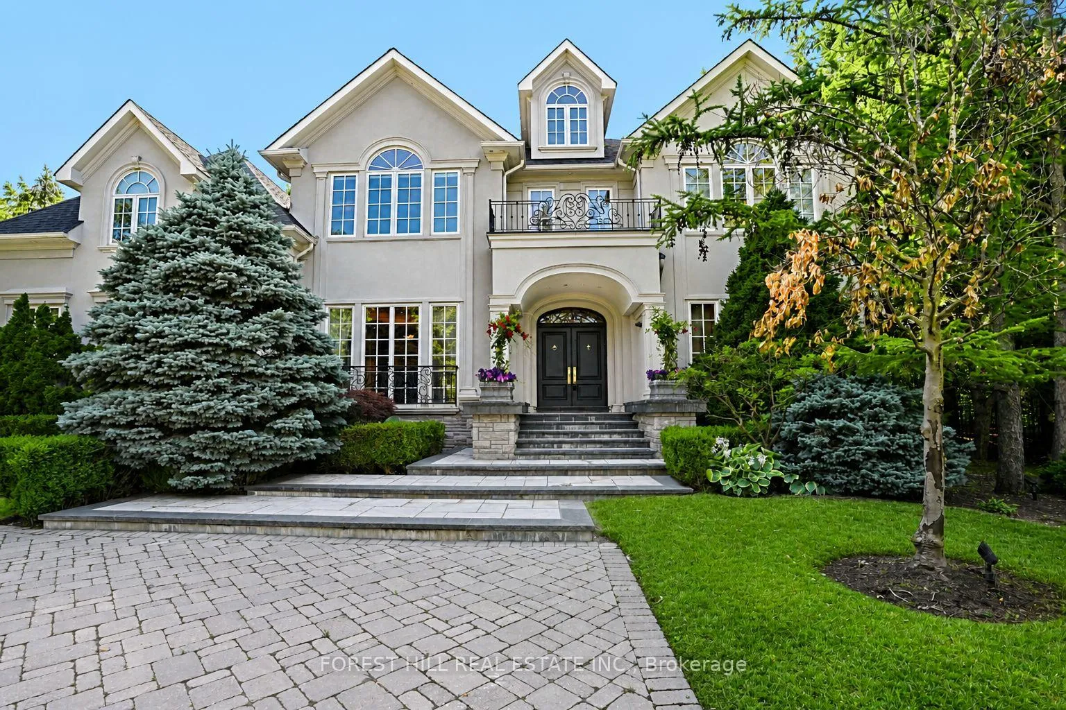 Photo 2 of 160 Renaissance Court, Vaughan, Beverley Glen — HOMEH