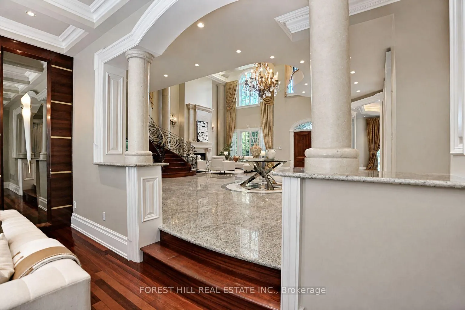 Photo 7 of 160 Renaissance Court, Vaughan, Beverley Glen — HOMEH