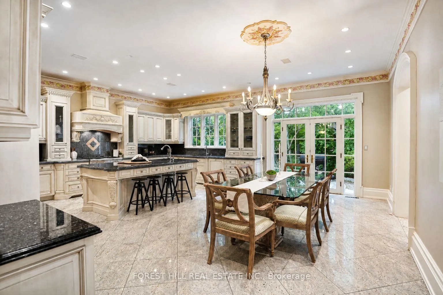 Photo 11 of 160 Renaissance Court, Vaughan, Beverley Glen — HOMEH