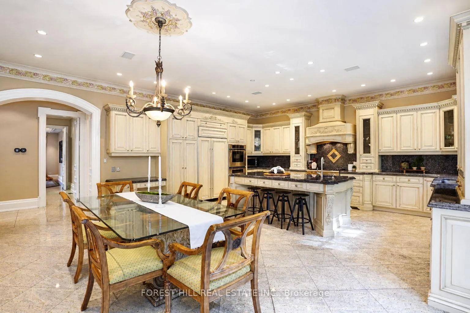 Photo 12 of 160 Renaissance Court, Vaughan, Beverley Glen — HOMEH