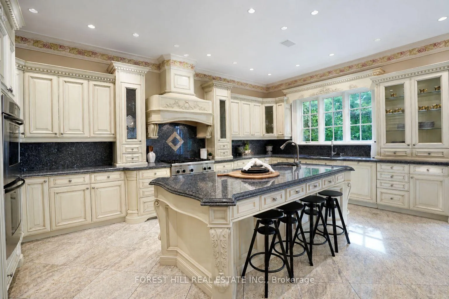 Photo 13 of 160 Renaissance Court, Vaughan, Beverley Glen — HOMEH