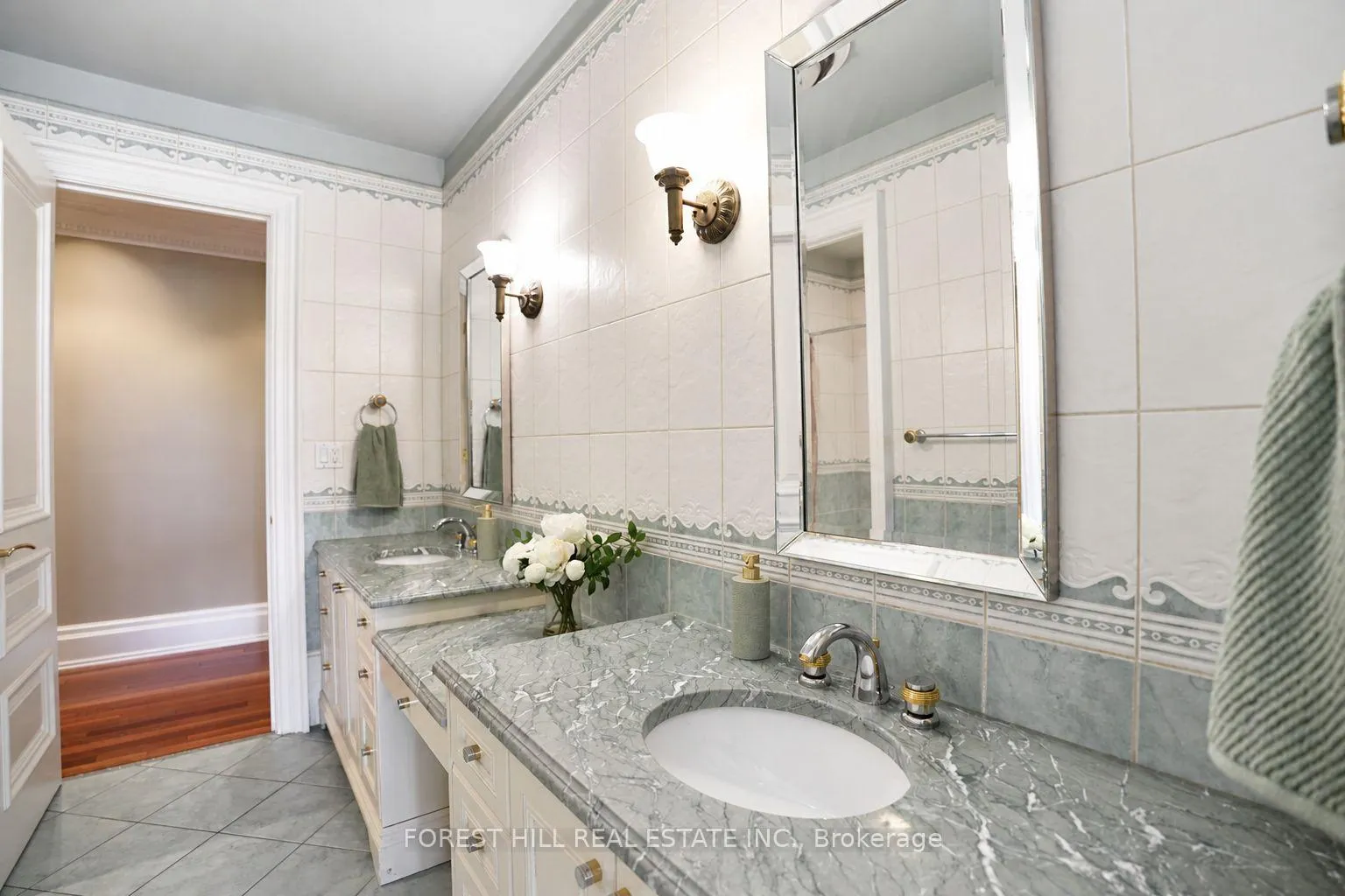 Photo 32 of 160 Renaissance Court, Vaughan, Beverley Glen — HOMEH
