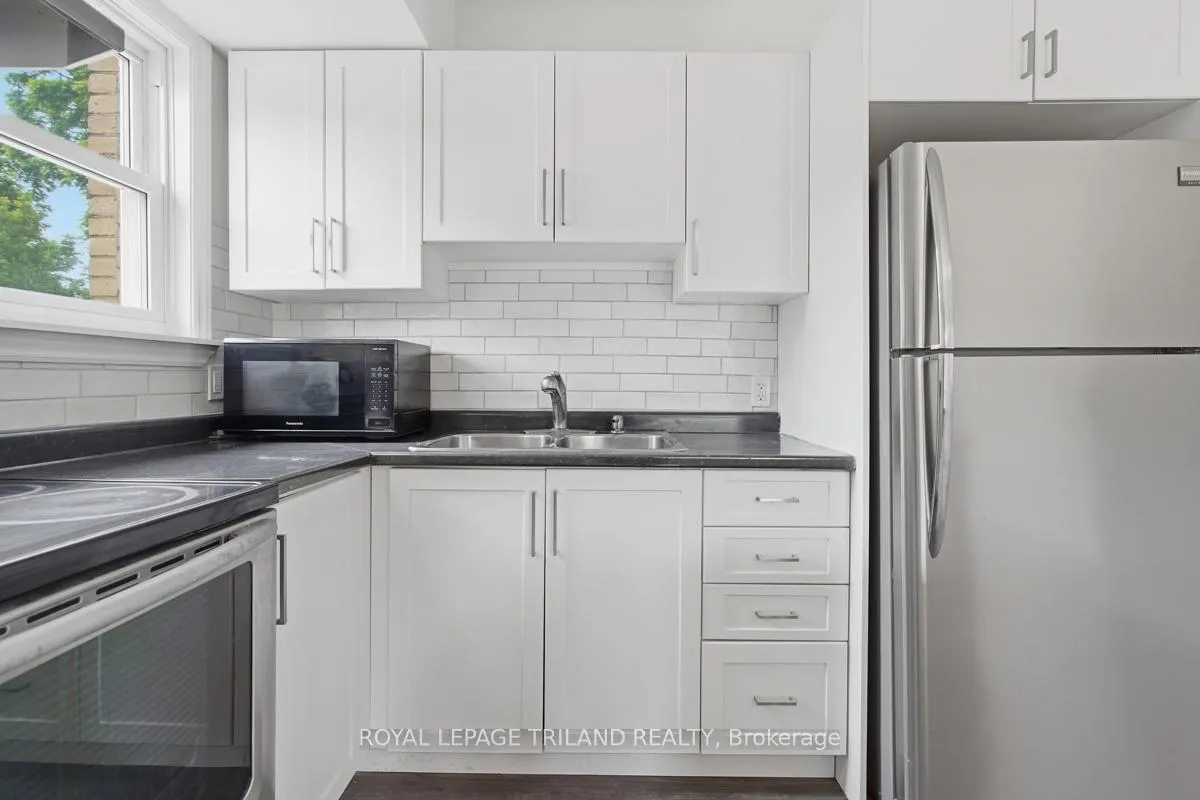 Photo 6 of Unit 2, 876 Van Street, London, East L — HOMEH