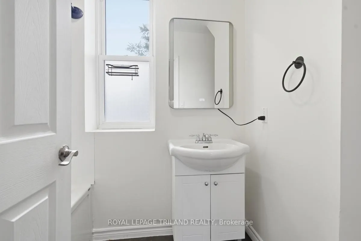 Photo 17 of Unit 2, 876 Van Street, London, East L — HOMEH