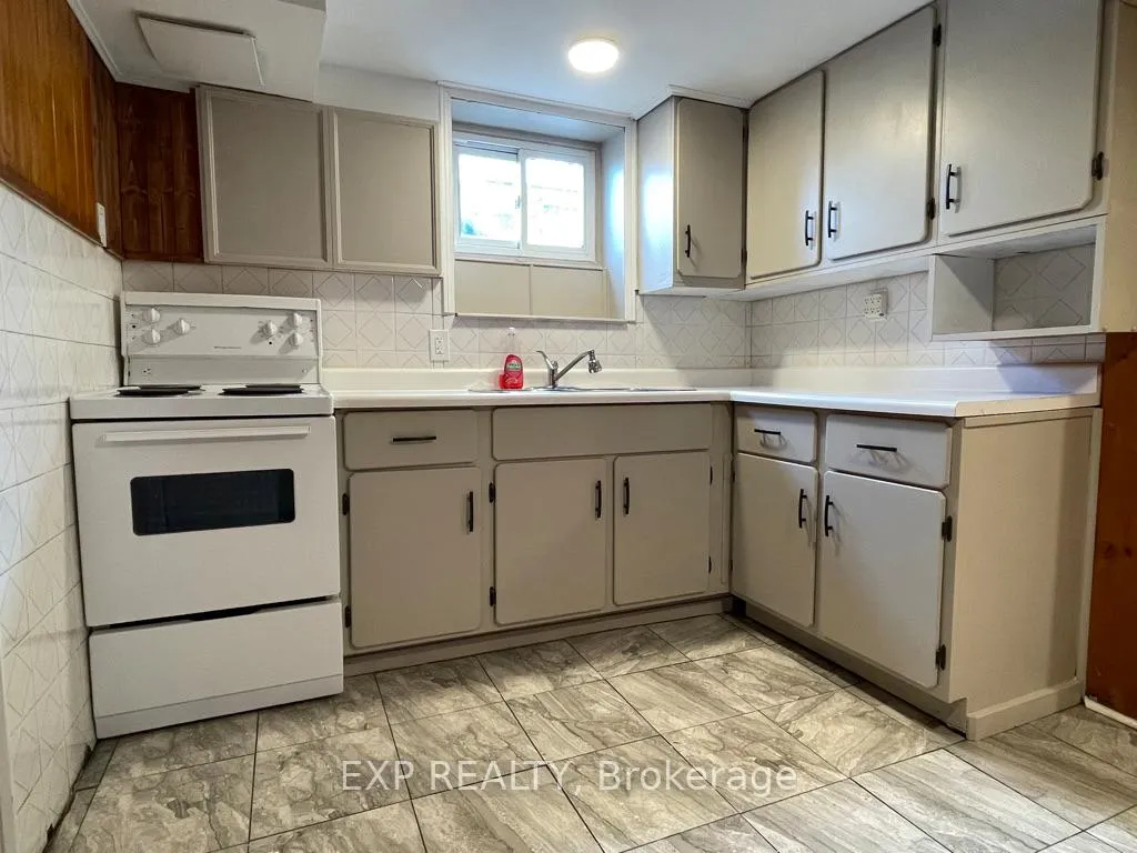 Photo 7 of Unit Basement, 22 Braemore Road, Brampton, Brampton West — HOMEH