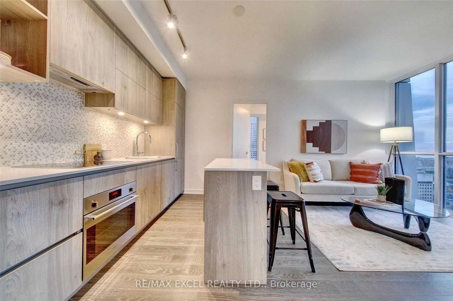 Photo 2 of Unit 3402, 1 Yorkville Avenue, Toronto, The Annex — HOMEH
