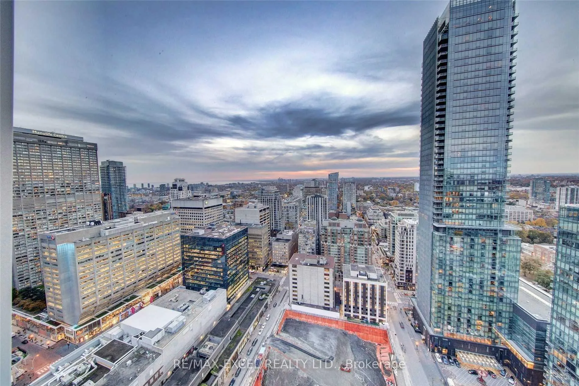 Photo 3 of Unit 3402, 1 Yorkville Avenue, Toronto, The Annex — HOMEH