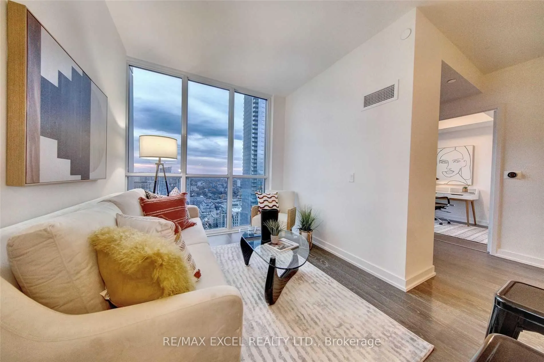 Photo 4 of Unit 3402, 1 Yorkville Avenue, Toronto, The Annex — HOMEH