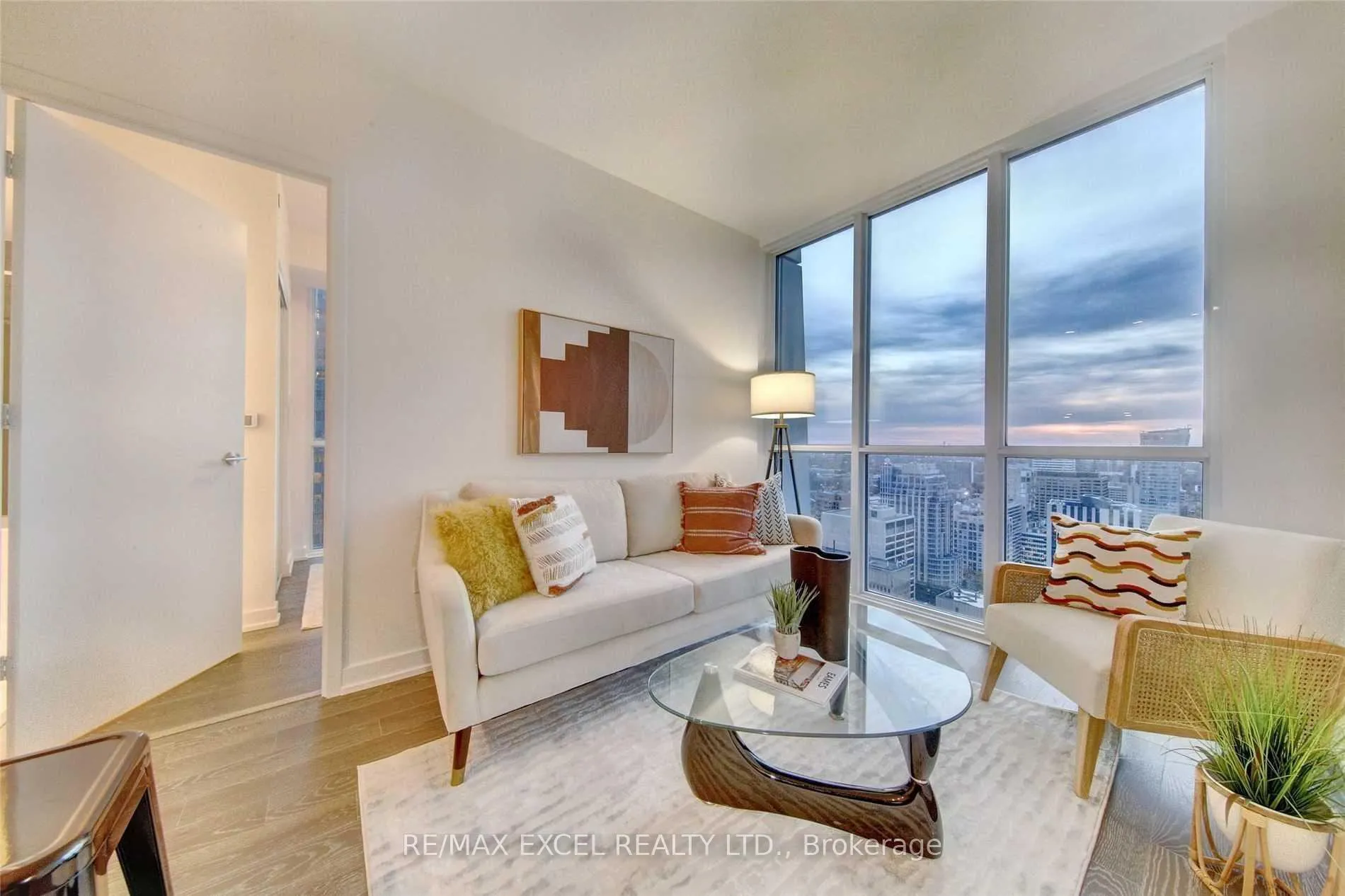 Photo 5 of Unit 3402, 1 Yorkville Avenue, Toronto, The Annex — HOMEH