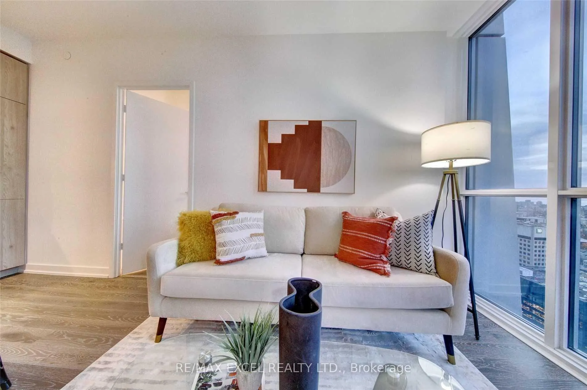Photo 6 of Unit 3402, 1 Yorkville Avenue, Toronto, The Annex — HOMEH