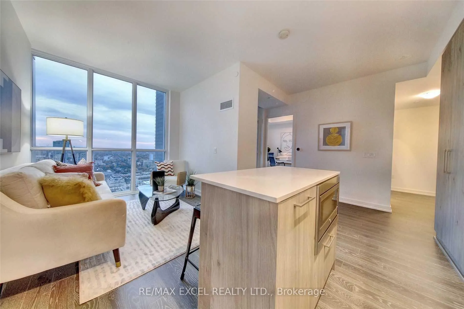 Photo 8 of Unit 3402, 1 Yorkville Avenue, Toronto, The Annex — HOMEH