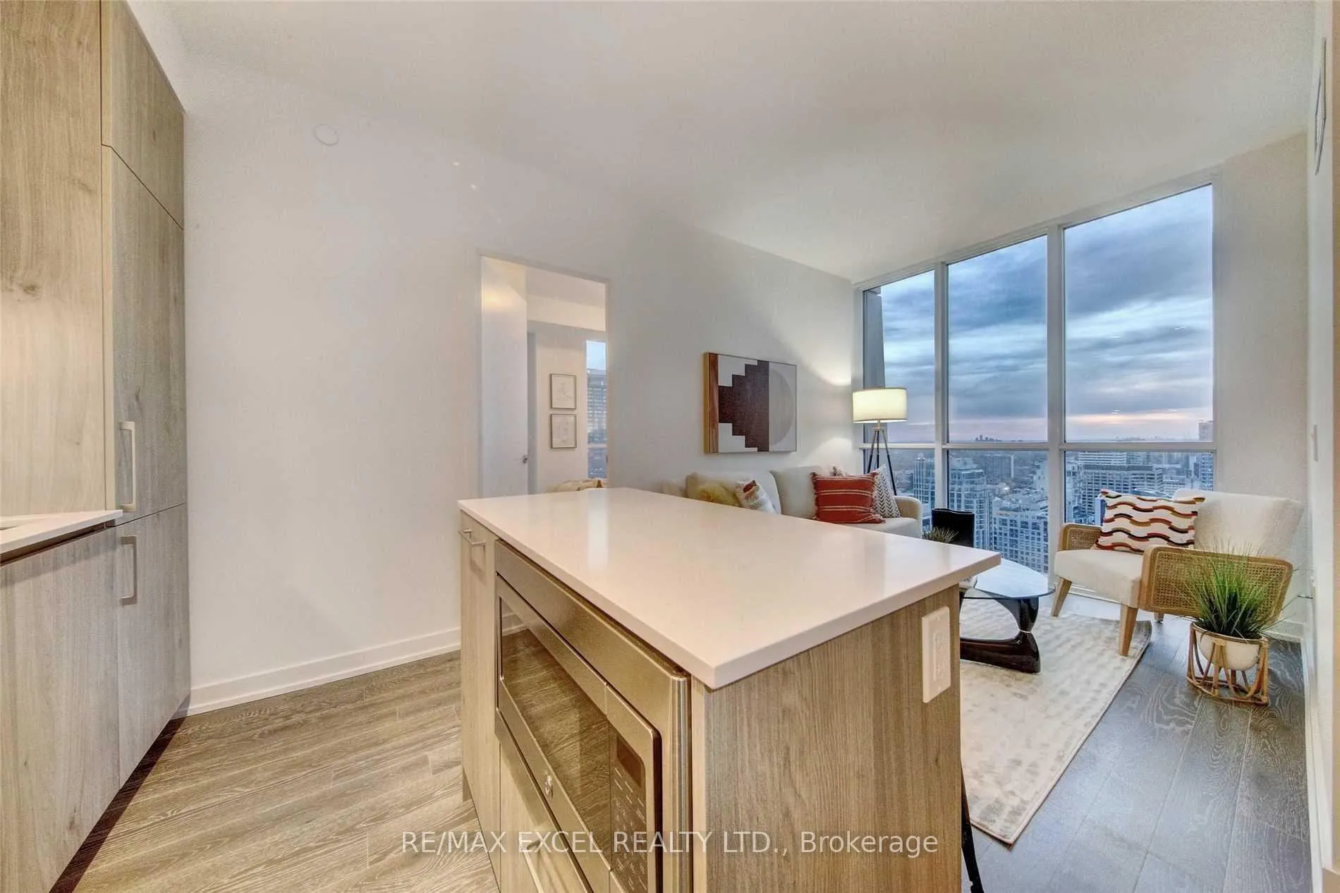 Photo 9 of Unit 3402, 1 Yorkville Avenue, Toronto, The Annex — HOMEH