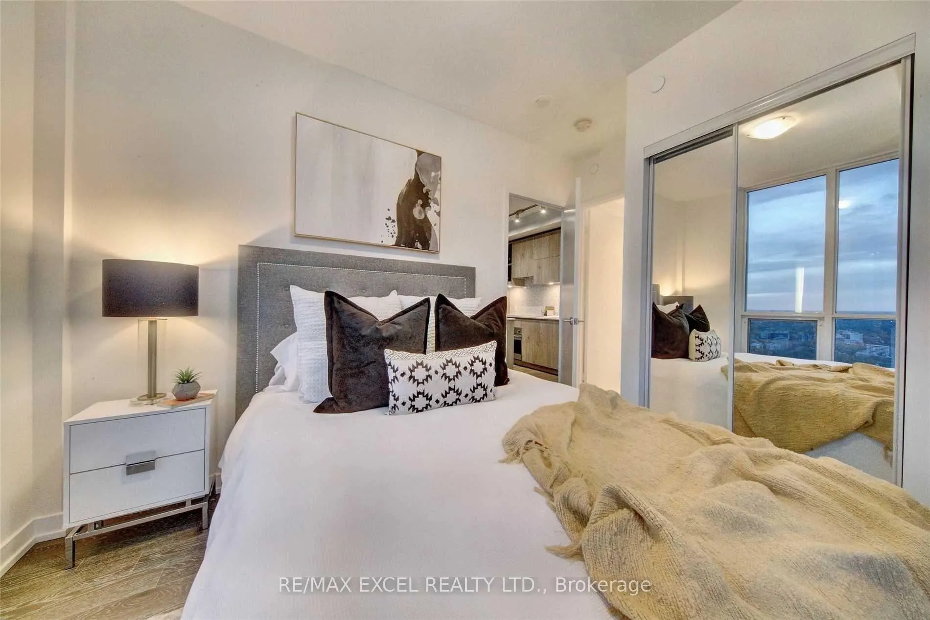 Photo 23 of Unit 3402, 1 Yorkville Avenue, Toronto, The Annex — HOMEH