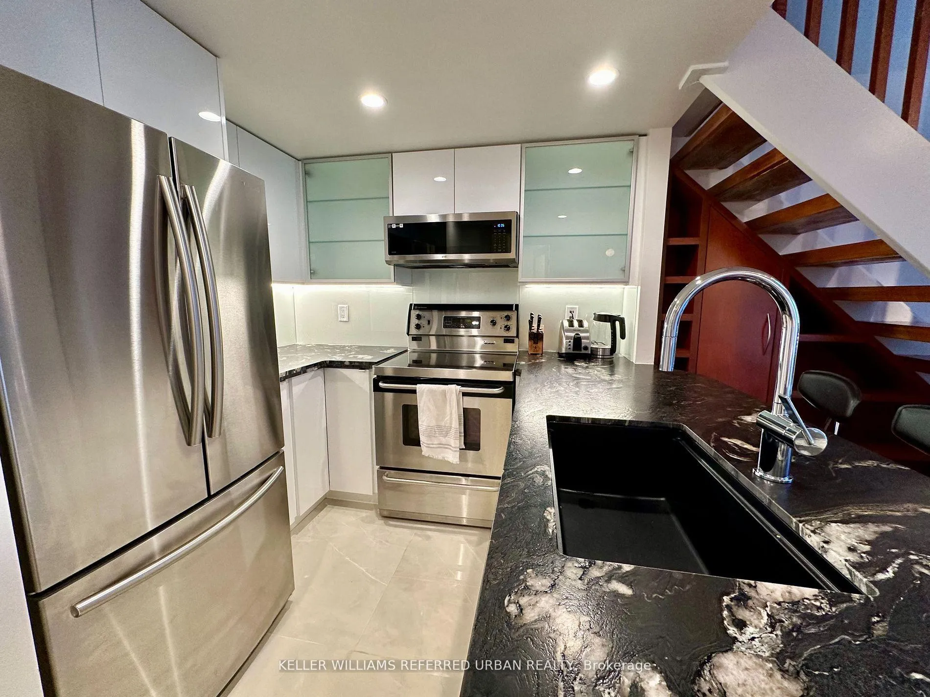 Photo 3 of Unit 705, 80 Cumberland Street, Toronto, The Annex — HOMEH