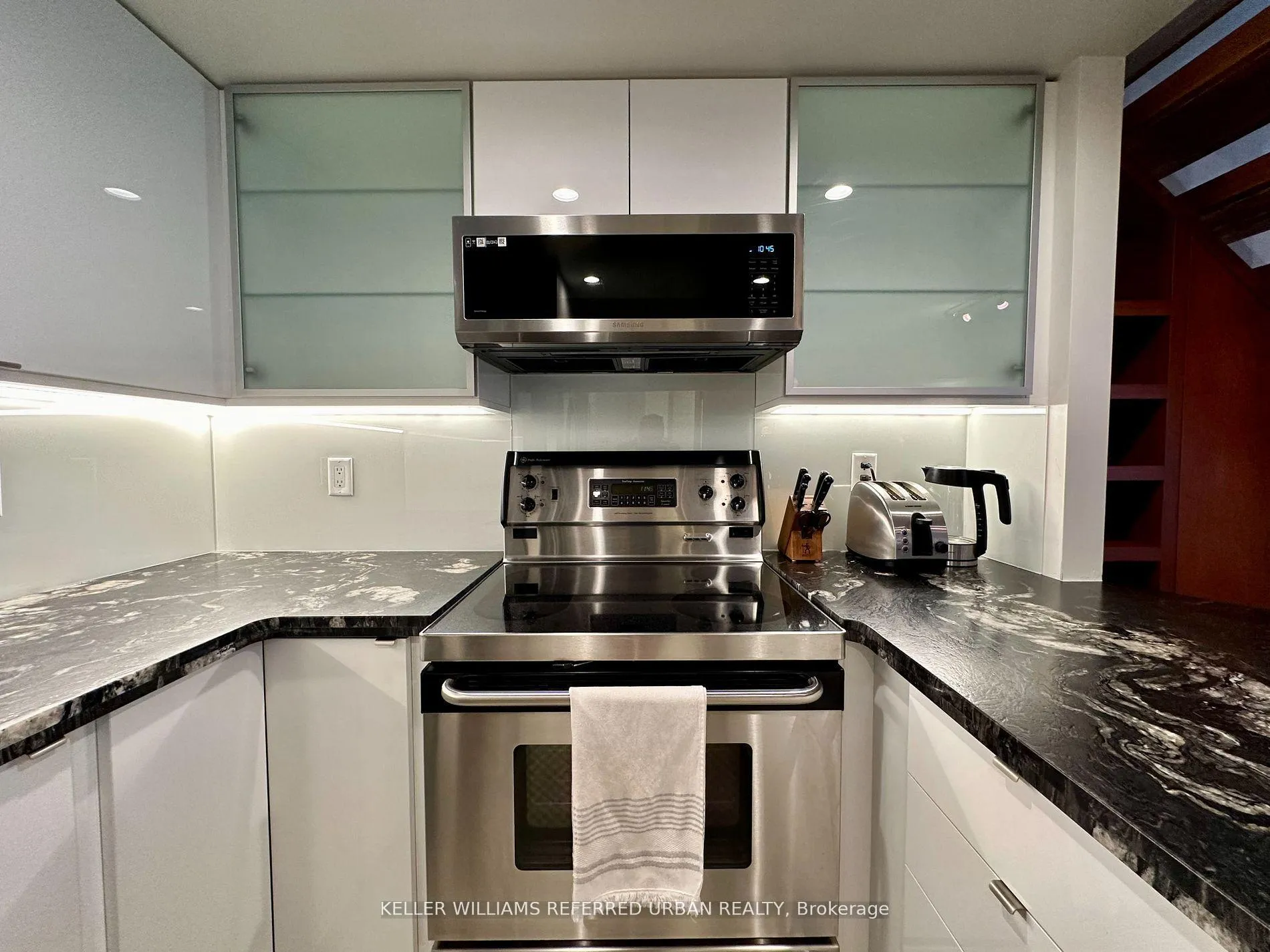 Photo 4 of Unit 705, 80 Cumberland Street, Toronto, The Annex — HOMEH