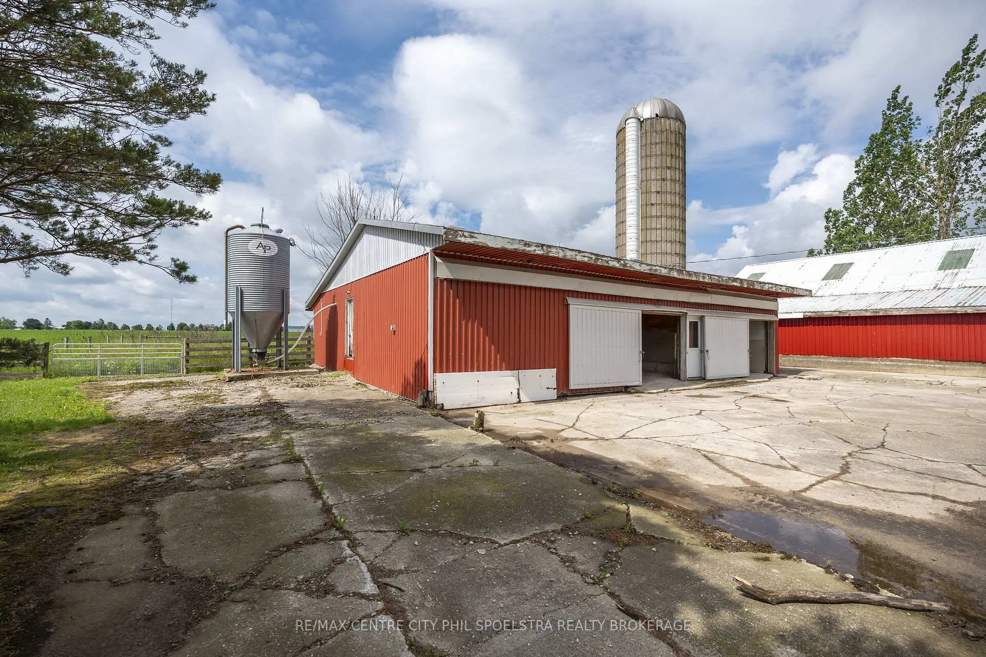 Photo 12 of 6928 Wellington Road 10, Mapleton, Rural Mapleton — HOMEH