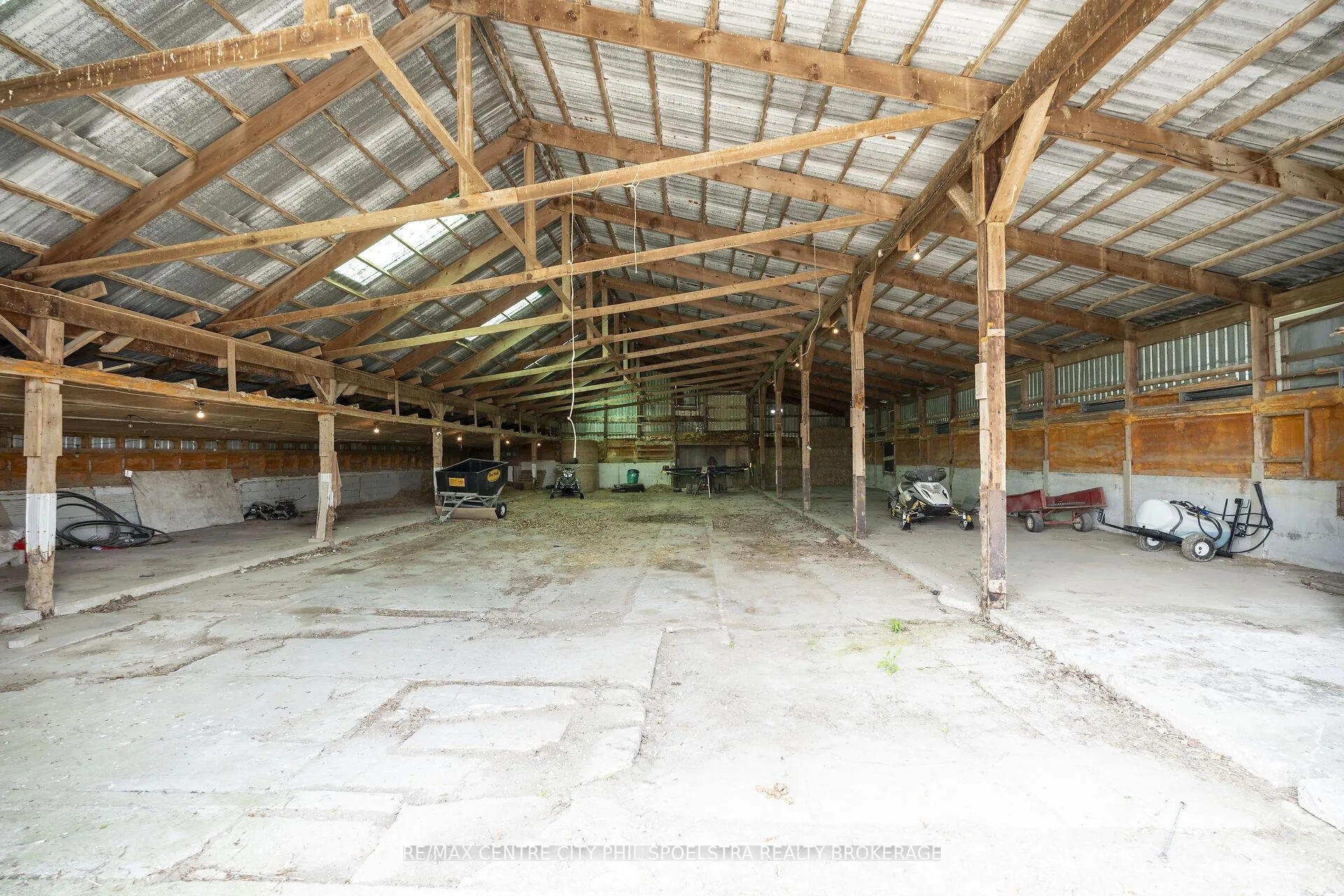 Photo 15 of 6928 Wellington Road 10, Mapleton, Rural Mapleton — HOMEH