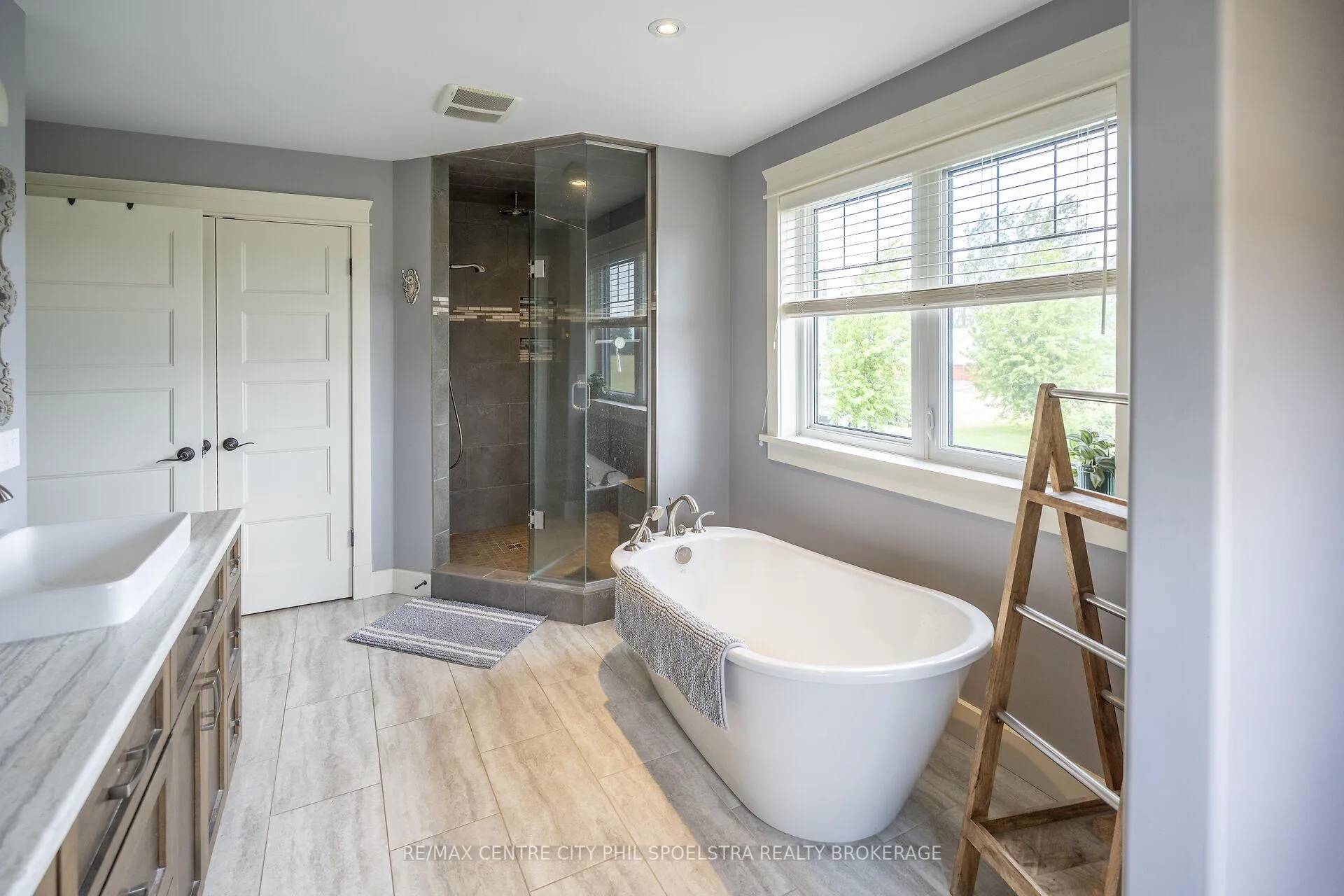 Photo 32 of 6928 Wellington Road 10, Mapleton, Rural Mapleton — HOMEH