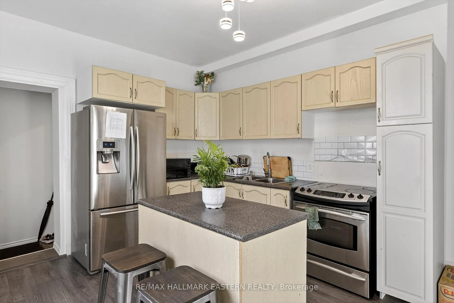 Photo 10 of 271 Thomas Street, Peterborough, Town Ward 3 — HOMEH