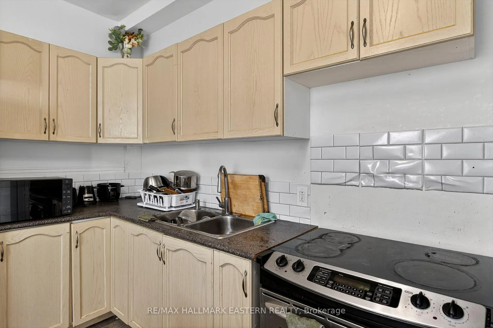 Photo 14 of 271 Thomas Street, Peterborough, Town Ward 3 — HOMEH