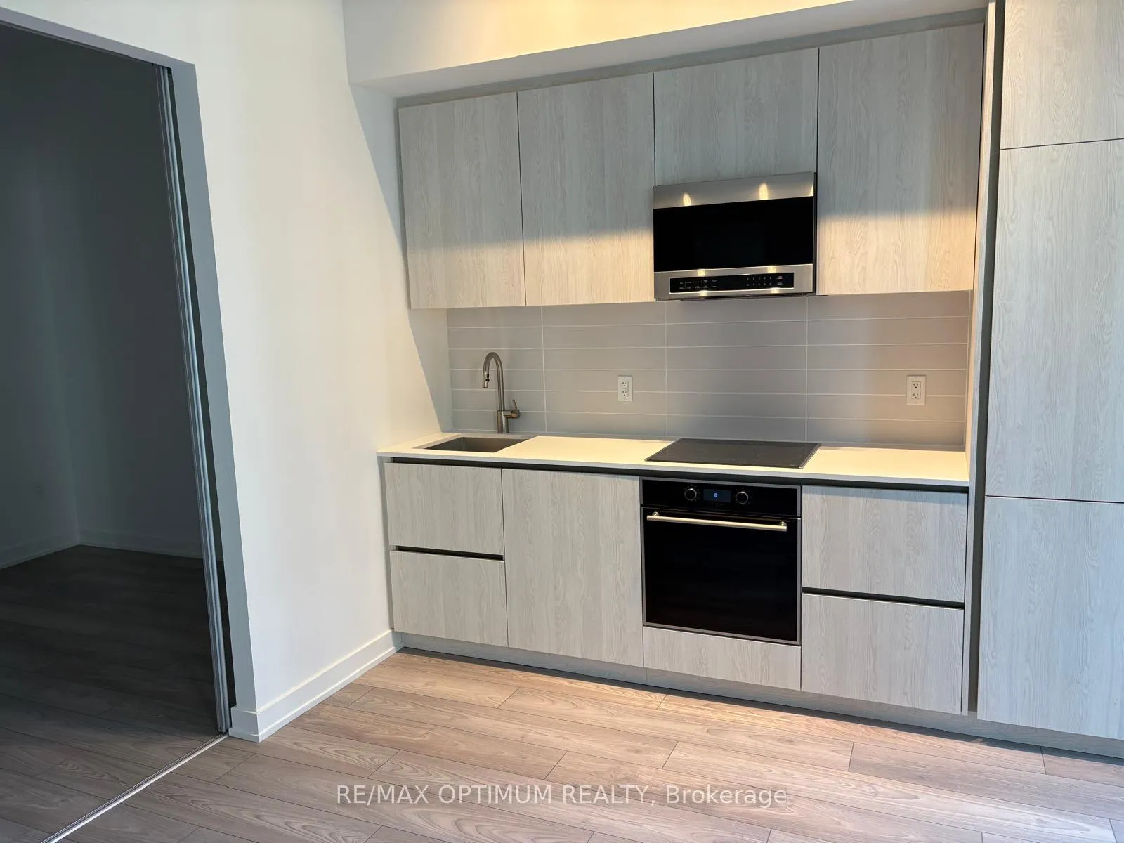 Photo 4 of Unit 415, 120 Broadway Avenue N, Toronto, Mount Pleasant West — HOMEH