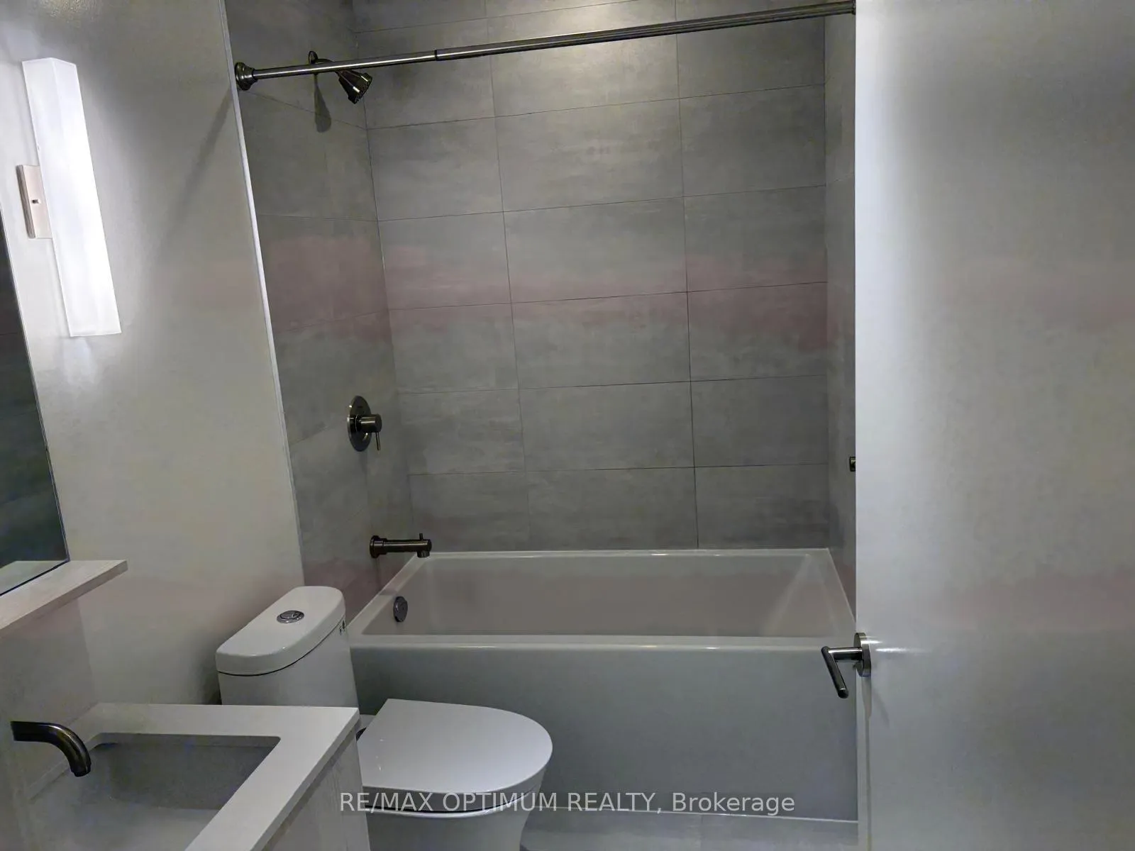 Photo 7 of Unit 415, 120 Broadway Avenue N, Toronto, Mount Pleasant West — HOMEH