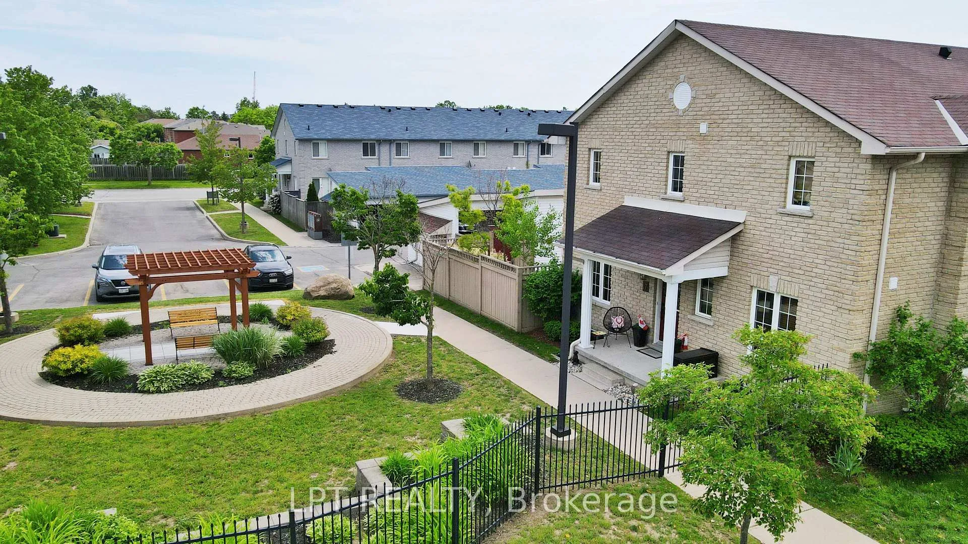 Photo 30 of 17 Silver Maple Crescent, Barrie, Holly — HOMEH