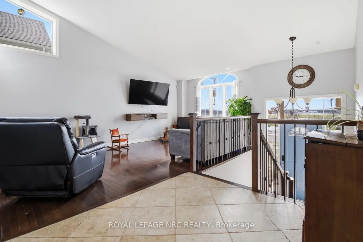 Photo 2 of 4001 Weinbrenner Road, Niagara Falls, Chippawa — HOMEH
