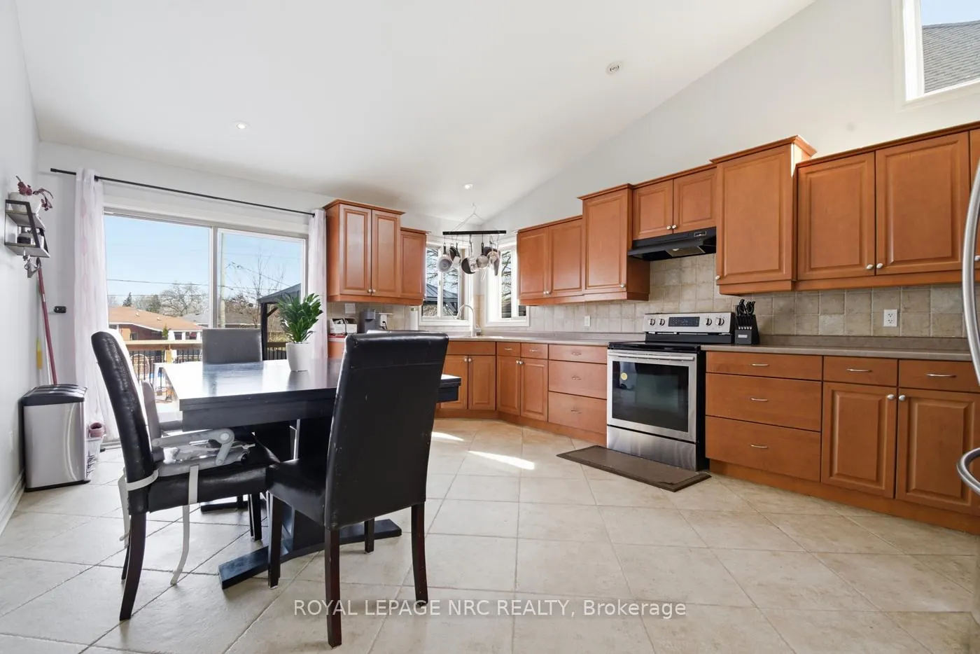 Photo 9 of 4001 Weinbrenner Road, Niagara Falls, Chippawa — HOMEH