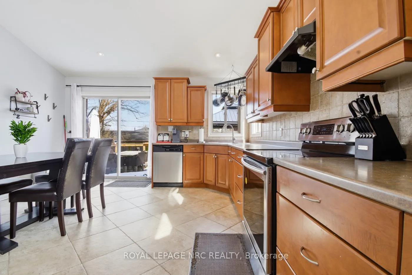 Photo 11 of 4001 Weinbrenner Road, Niagara Falls, Chippawa — HOMEH