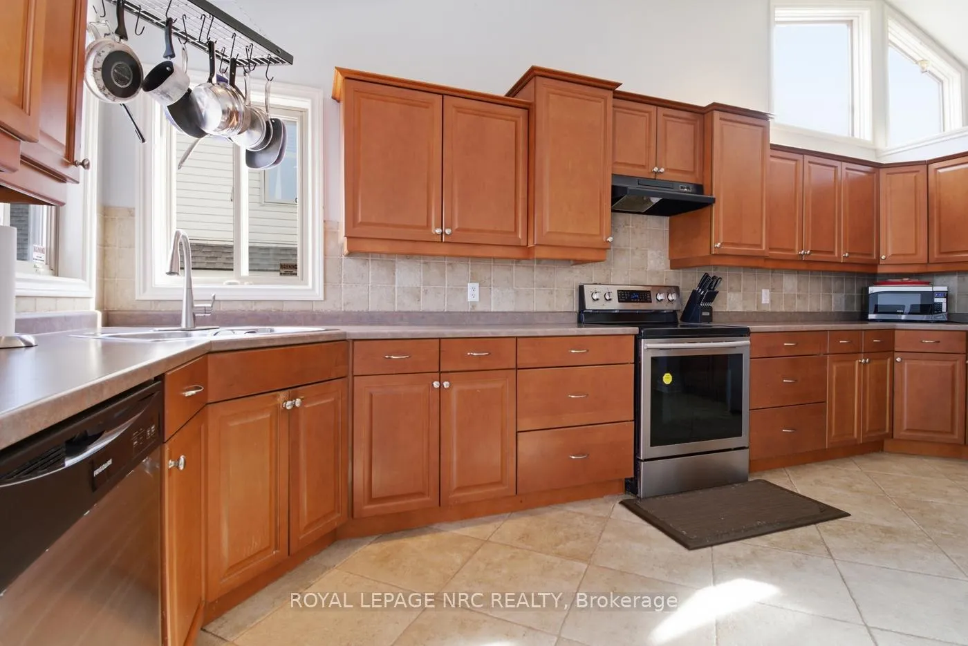 Photo 13 of 4001 Weinbrenner Road, Niagara Falls, Chippawa — HOMEH