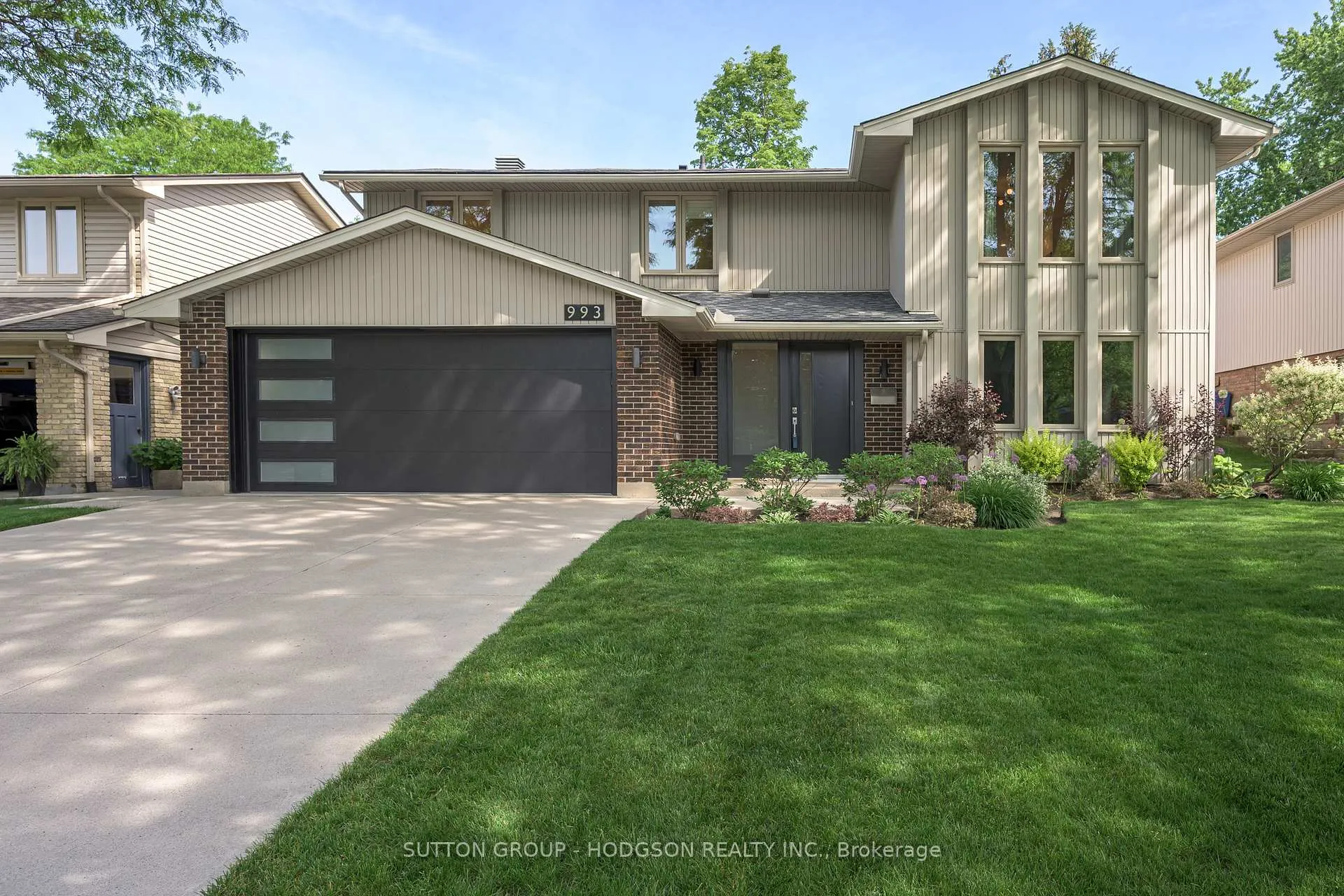 Front of 993 Woodhaven Road