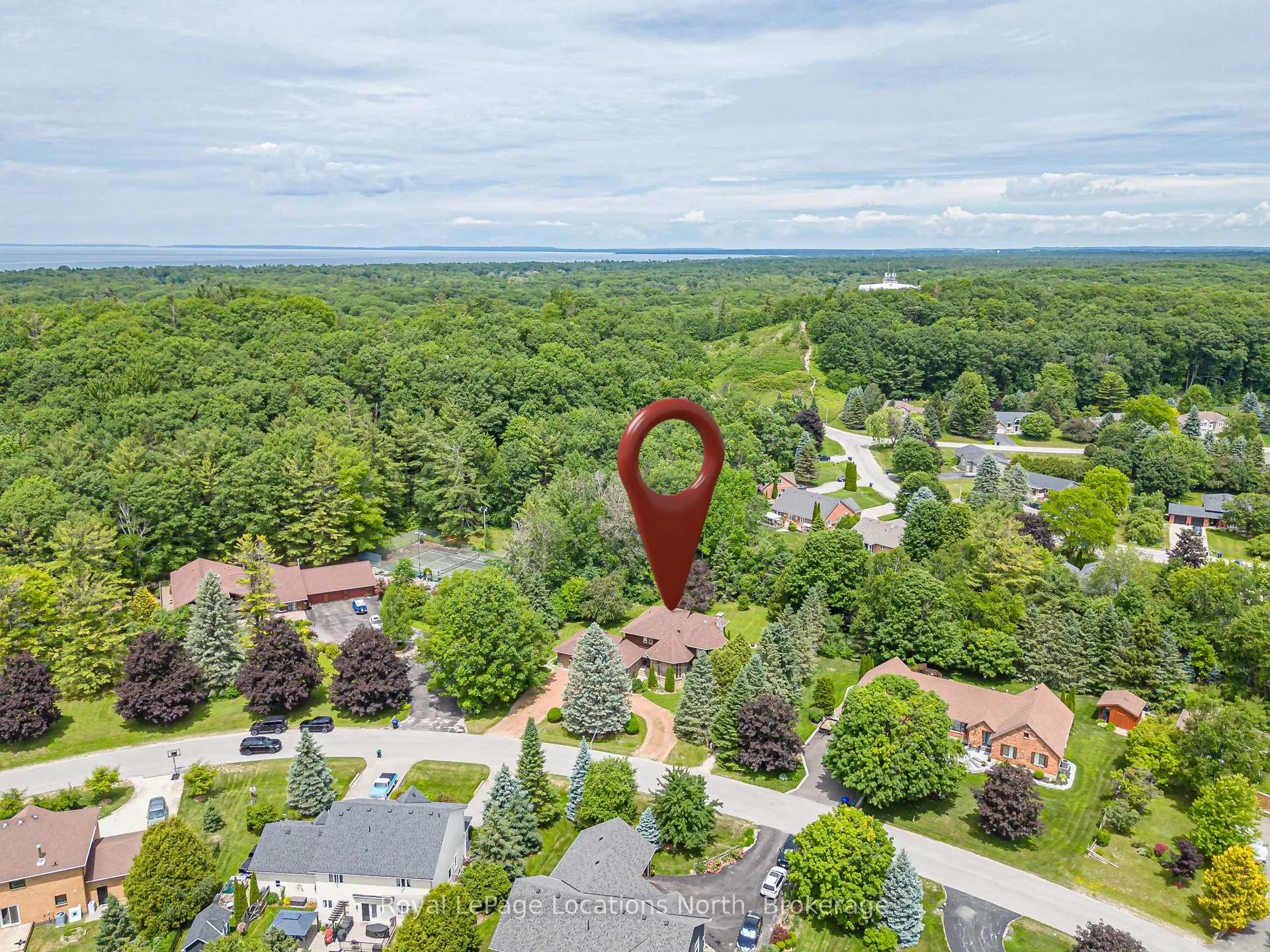 Photo 3 of 44 Kelley Crescent, Wasaga Beach — HOMEH