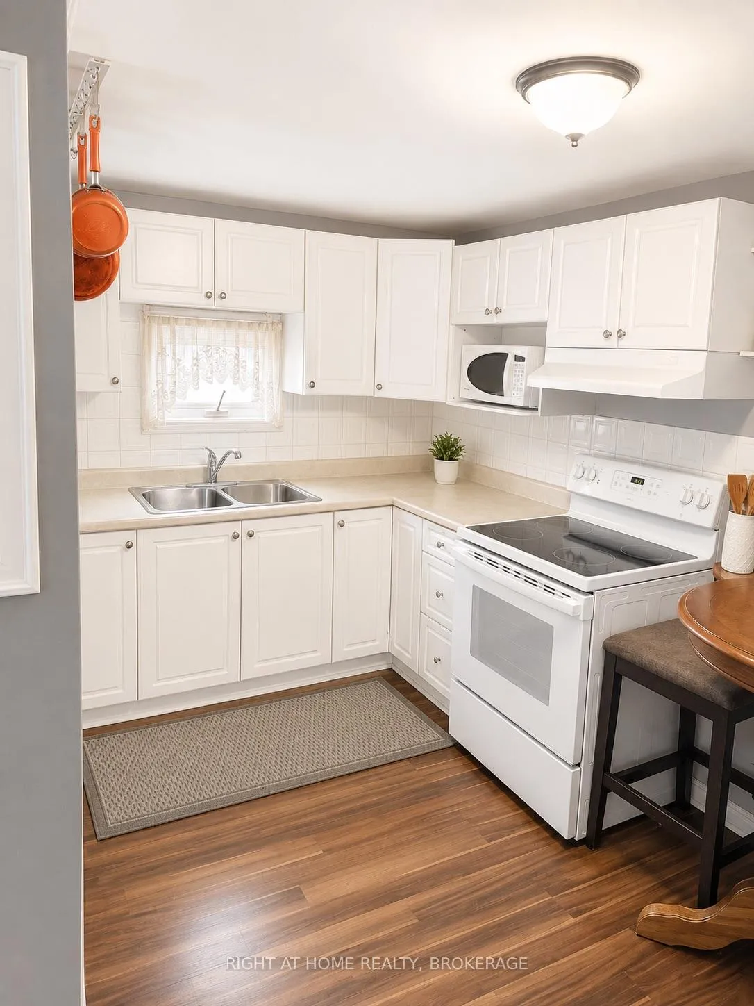 Photo 5 of 6481 Bellevue Street, Niagara Falls, Morrison — HOMEH